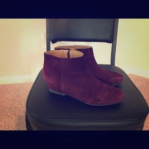 Size 10 M Maroon Nine West ankle boots